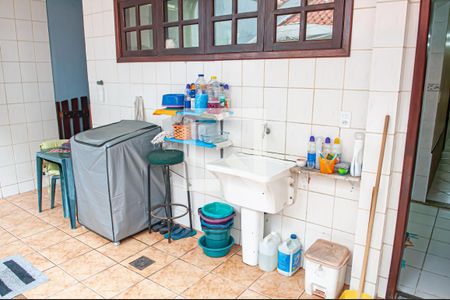 Casa à venda com 270m², 4 quartos e 1 vaga Casa à venda com 270m², 4 quartos e 1 vagaArea de serviço