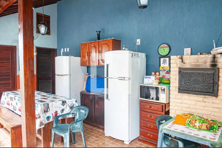 Casa à venda com 270m², 4 quartos e 1 vaga Casa à venda com 270m², 4 quartos e 1 vagachurrasqueira