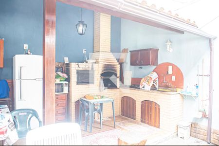 Casa à venda com 270m², 4 quartos e 1 vaga Casa à venda com 270m², 4 quartos e 1 vagachurrasqueira