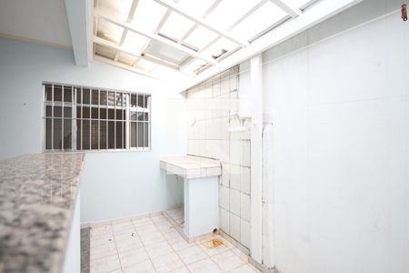 Casa à venda com 100m², 1 quarto e 1 vagaQuintal