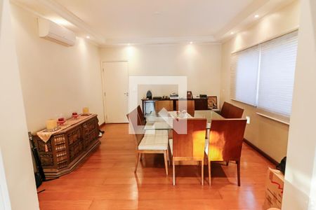 Casa à venda com 490m², 4 quartos e 4 vagas Casa à venda com 490m², 4 quartos e 4 vagasSala Jantar