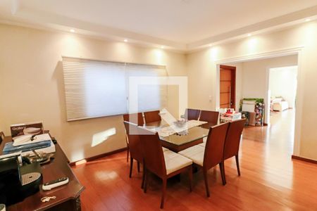 Casa à venda com 490m², 4 quartos e 4 vagas Casa à venda com 490m², 4 quartos e 4 vagasSala Jantar