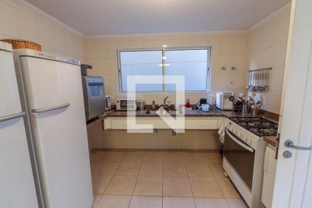 Casa à venda com 490m², 4 quartos e 4 vagas Casa à venda com 490m², 4 quartos e 4 vagasCozinha