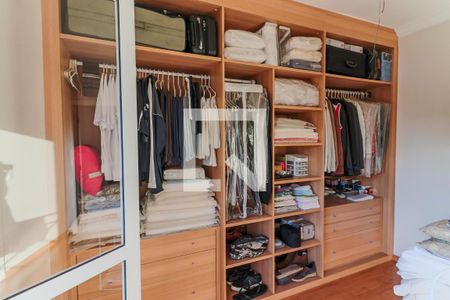 Casa à venda com 490m², 4 quartos e 4 vagas Casa à venda com 490m², 4 quartos e 4 vagasSuite 3 e 4 ( Master )