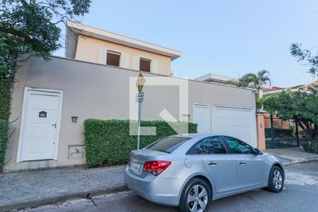 Casa à venda com 490m², 4 quartos e 4 vagas Casa à venda com 490m², 4 quartos e 4 vagasFachada Casa