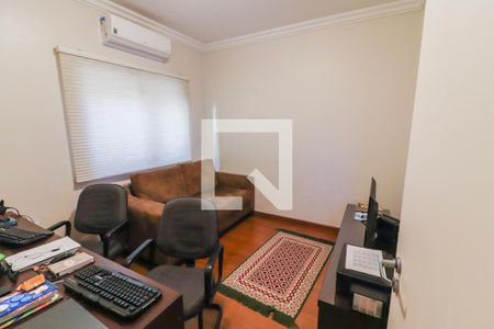 Casa à venda com 490m², 4 quartos e 4 vagas Casa à venda com 490m², 4 quartos e 4 vagasEscritório