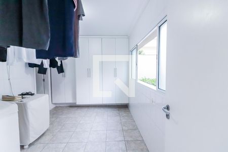 Casa à venda com 490m², 4 quartos e 4 vagas Casa à venda com 490m², 4 quartos e 4 vagasLavanderia