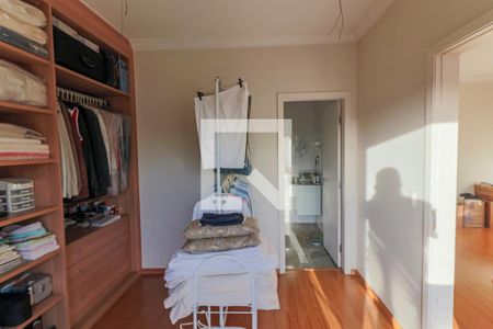 Casa à venda com 490m², 4 quartos e 4 vagas Casa à venda com 490m², 4 quartos e 4 vagasSuite 3 e 4 ( Master )