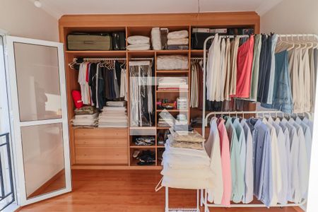 Casa à venda com 490m², 4 quartos e 4 vagas Casa à venda com 490m², 4 quartos e 4 vagasSuite 3 e 4 ( Master )