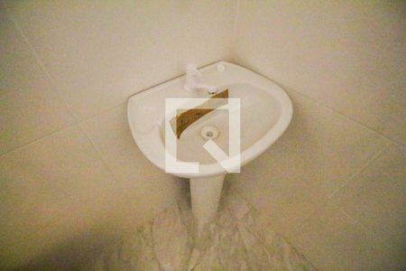 Casa à venda com 60m², 1 quarto e sem vaga Casa à venda com 60m², 1 quarto e sem vagaBanheiro