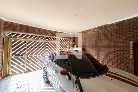 Casa à venda com 220m², 4 quartos e 2 vagas Casa à venda com 220m², 4 quartos e 2 vagasGaragem