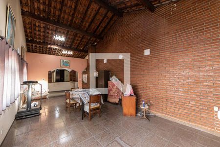 Casa à venda com 220m², 4 quartos e 2 vagas Casa à venda com 220m², 4 quartos e 2 vagasSalão Festa