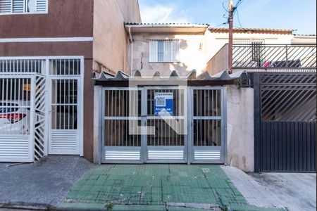 Casa à venda com 108m², 2 quartos e 1 vaga Casa à venda com 108m², 2 quartos e 1 vagaFachada