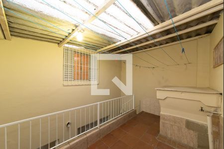 Casa à venda com 108m², 2 quartos e 1 vaga Casa à venda com 108m², 2 quartos e 1 vagaVaranda