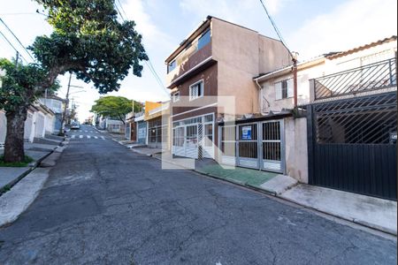 Casa à venda com 108m², 2 quartos e 1 vaga Casa à venda com 108m², 2 quartos e 1 vagaFachada