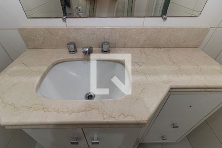 Apartamento à venda com 186m², 4 quartos e 4 vagasBanheiro da Suíte