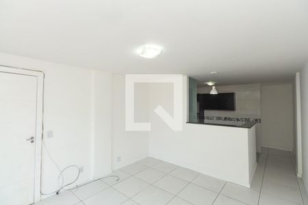 Sala e cozinha de apartamento para alugar com 2 quartos, 50m² em Vista Alegre, Rio de Janeiro