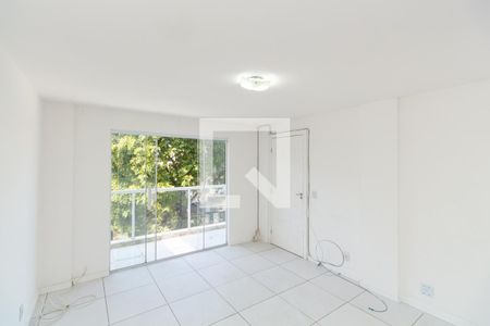 Sala e varanda de apartamento para alugar com 2 quartos, 50m² em Vista Alegre, Rio de Janeiro