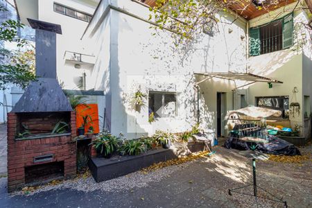 Casa à venda com 493m², 4 quartos e 3 vagas Casa à venda com 493m², 4 quartos e 3 vagasQuintal