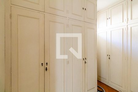 Casa à venda com 493m², 4 quartos e 3 vagas Casa à venda com 493m², 4 quartos e 3 vagasCloset do Quarto 1 - Suíte