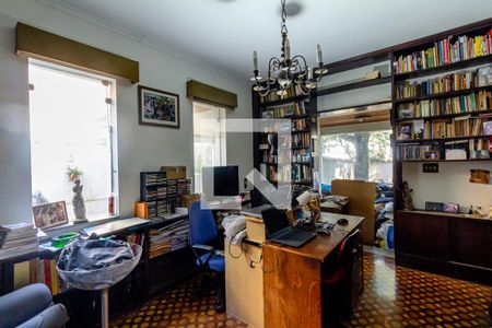 Casa à venda com 493m², 4 quartos e 3 vagas Casa à venda com 493m², 4 quartos e 3 vagasEscritório