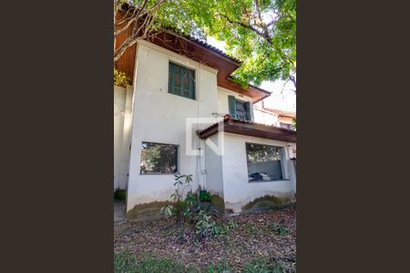 Casa à venda com 493m², 4 quartos e 3 vagas Casa à venda com 493m², 4 quartos e 3 vagasFachada