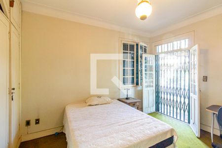 Casa à venda com 493m², 4 quartos e 3 vagas Casa à venda com 493m², 4 quartos e 3 vagasQuarto 3