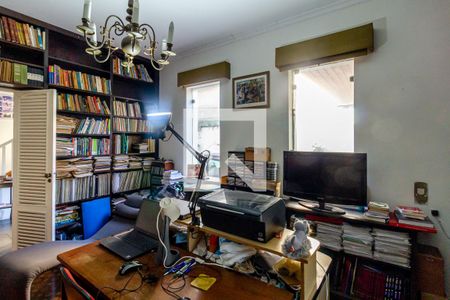 Casa à venda com 493m², 4 quartos e 3 vagas Casa à venda com 493m², 4 quartos e 3 vagasEscritório