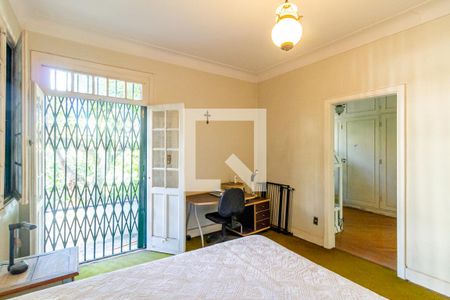 Casa à venda com 493m², 4 quartos e 3 vagas Casa à venda com 493m², 4 quartos e 3 vagasQuarto 3