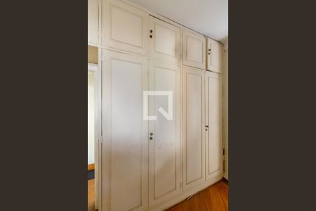 Casa à venda com 493m², 4 quartos e 3 vagas Casa à venda com 493m², 4 quartos e 3 vagasCloset do Quarto 1 - Suíte