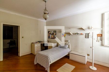 Casa à venda com 493m², 4 quartos e 3 vagas Casa à venda com 493m², 4 quartos e 3 vagasQuarto 2 - Suíte