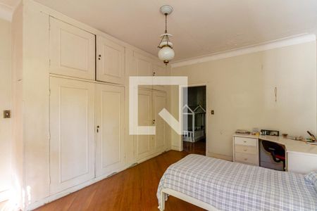 Casa à venda com 493m², 4 quartos e 3 vagas Casa à venda com 493m², 4 quartos e 3 vagasQuarto 2 - Suíte