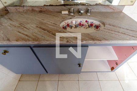 Casa à venda com 493m², 4 quartos e 3 vagas Casa à venda com 493m², 4 quartos e 3 vagasBanheiro 3