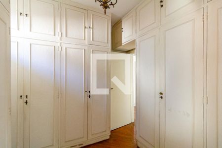 Casa à venda com 493m², 4 quartos e 3 vagas Casa à venda com 493m², 4 quartos e 3 vagasCloset do Quarto 1 - Suíte