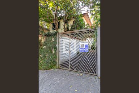 Casa à venda com 493m², 4 quartos e 3 vagas Casa à venda com 493m², 4 quartos e 3 vagasFachada