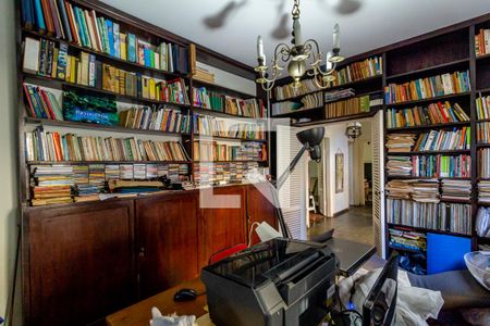 Casa à venda com 493m², 4 quartos e 3 vagas Casa à venda com 493m², 4 quartos e 3 vagasEscritório