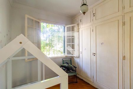 Casa à venda com 493m², 4 quartos e 3 vagas Casa à venda com 493m², 4 quartos e 3 vagasQuarto 4