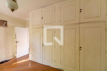 Casa à venda com 493m², 4 quartos e 3 vagas Casa à venda com 493m², 4 quartos e 3 vagasQuarto 2 - Suíte