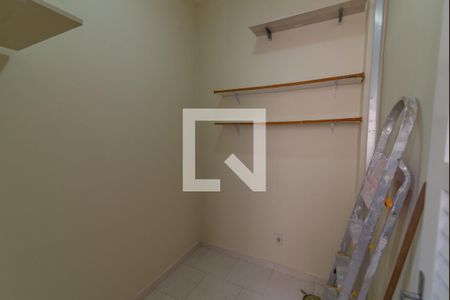 Apartamento à venda com 80m², 2 quartos e sem vaga Apartamento à venda com 80m², 2 quartos e sem vagaQuarto de Serviço