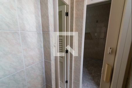 Apartamento à venda com 80m², 2 quartos e sem vaga Apartamento à venda com 80m², 2 quartos e sem vagaBanheiro de Serviço