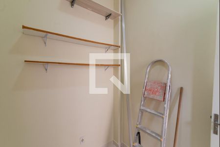 Apartamento à venda com 80m², 2 quartos e sem vaga Apartamento à venda com 80m², 2 quartos e sem vagaQuarto de Serviço