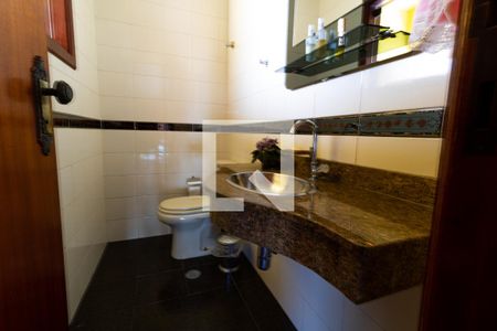 Casa à venda com 330m², 4 quartos e 4 vagasLavabo