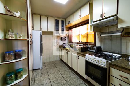 Casa à venda com 330m², 4 quartos e 4 vagasCozinha