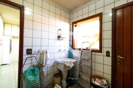 Casa à venda com 330m², 4 quartos e 4 vagasArea de Serviço 1