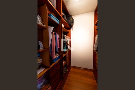 Casa à venda com 330m², 4 quartos e 4 vagasCloset da suíte 1