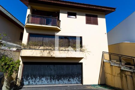 Casa à venda com 330m², 4 quartos e 4 vagasFachada