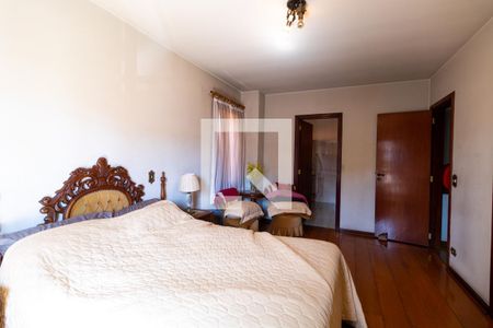 Casa à venda com 330m², 4 quartos e 4 vagasSuite 1