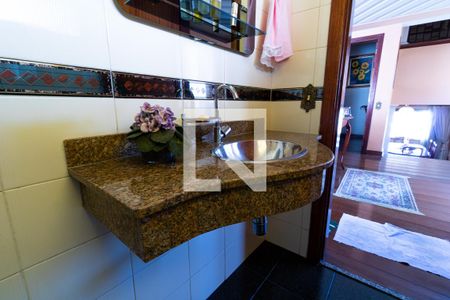 Casa à venda com 330m², 4 quartos e 4 vagasLavabo