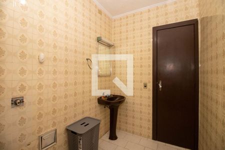 Casa à venda com 265m², 6 quartos e 3 vagas Casa à venda com 265m², 6 quartos e 3 vagasBanheiro Social