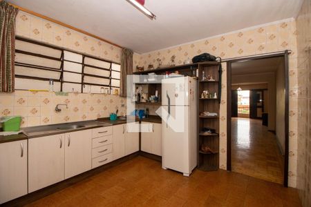 Casa à venda com 265m², 6 quartos e 3 vagas Casa à venda com 265m², 6 quartos e 3 vagasCozinha